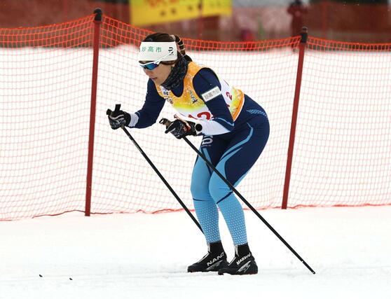成年女子Ｂ５キロクラシカルで５位入賞した小島千香世（妙高市役所）＝青森県大鰐町