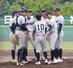 長岡高専-関根学園 5回2死満塁のピンチでマウンドに集まる長岡高専の選手たち=柏崎市佐藤池