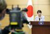 記者団の取材に応じる高市首相＝４月７日午後、首相官邸