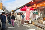 今年初の朝市開催♪沼垂テラス商店街（新潟市中央区）…時間も延長、レトロな街並み散策楽しむ　次回は5月3日