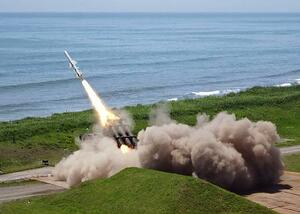 発射される「88式地対艦誘導弾」=24日午後、北海道新ひだか町の静内対空射撃場(陸上自衛隊提供)