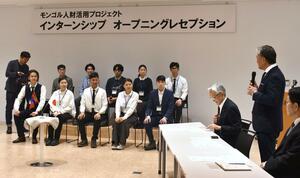 長岡市などの企業にインターンシップするモンゴルの高専生を迎えた歓迎会=長岡市大手通2