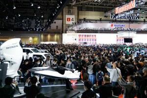 　東京ビッグサイトで始まった「ジャパンモビリティショー」の一般公開＝３１日午後、東京都江東区