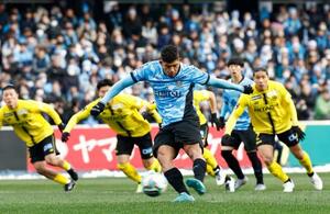 　川崎―柏　前半、先制ＰＫを決める川崎・エリソン＝Ｕ等々力