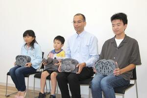 入賞した(左から)藤田歩奈さん、金子新さん、渡辺実さん、藤田拓真さん=阿賀野市保田