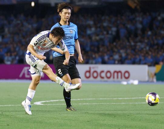 川崎－新潟　後半、ゴールを決めるＭＦ奥村仁＝Ｕ等々力