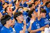 　日本の４点目のゴールに盛り上がる、森保一監督の母校長崎日大高のサッカー部員＝２１日午後、長崎県諫早市