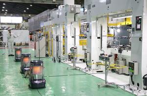 エコキュートなどの増産に向け新設備を導入したコロナの長岡工場=長岡市
