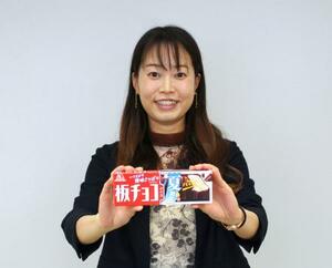 「商品全体の約45%をチョコが占めます」と話す森永製菓の谷山実希さん=東京都港区