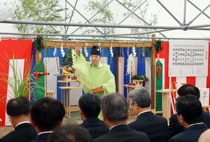 JR東日本や施工業者らが工事の無事を祈った安全祈願祭=11日、新潟市中央区