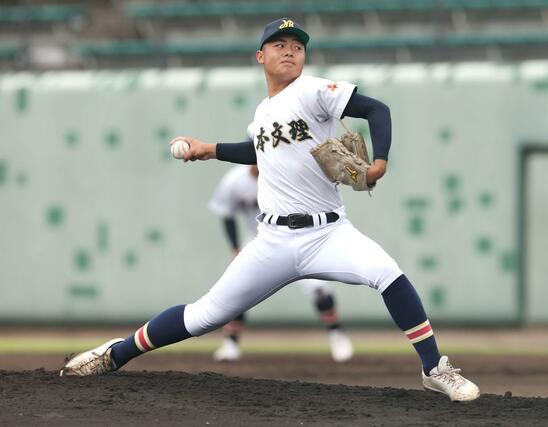 福井商－日本文理　９回を２失点で完投した日本文理の先発・染谷崇史＝高岡西部総合公園野球場