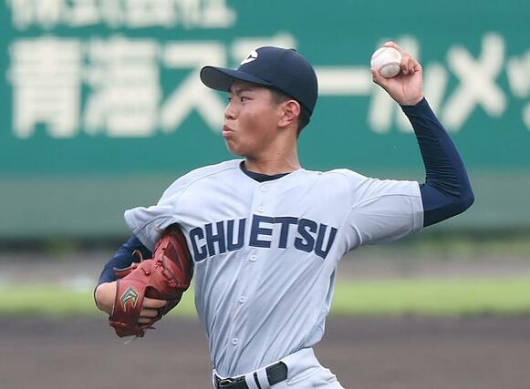 新潟産大付－中越　中越の先発柳涼太郎＝１３日、長岡市の悠久山球場