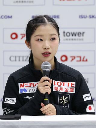 女子上位３人が参加した記者会見で話す中井亜美＝ＩＧアリーナ