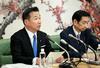 皇族数確保策に関する全体会議終了後、記者会見する福山参院副議長。右は関口参院議長=8日午後、衆院議長公邸