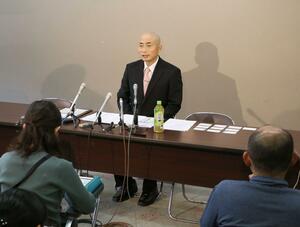 知事選の公約を発表した安中聡氏=14日、県庁