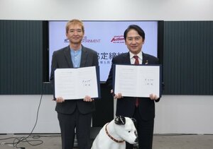 (左より)ビクターエンタテインメント 代表取締役社長 小野朗氏、北九州市長武内和久氏