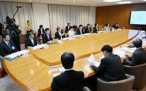 　相次ぐクマ被害を受け東北６県、新潟県、国の出先機関が開いた連絡会議＝３日午後、宮城県庁