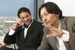 映画への思いを語る主演の山本一賢さん（左）と田中一平さん＝新潟市中央区