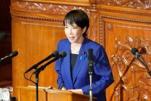 衆院本会議で就任後初めての所信表明演説をする高市首相=24日午後
