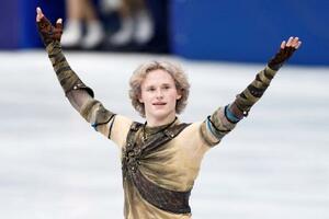 　男子ＳＰの演技を終え、あいさつするイリア・マリニン＝ミラノ（共同）