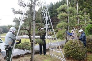 20年以上町民をサポートしてきたNPO法人ねっとわーくさぷらいのメンバー=出雲崎町小竹