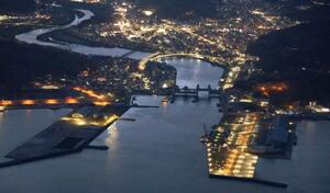 　三陸沖を震源とする地震で津波警報が出た岩手県宮古市の沿岸部。気象庁は北海道・三陸沖後発地震注意情報を発表した＝２０日午後６時４９分（共同通信社機から）