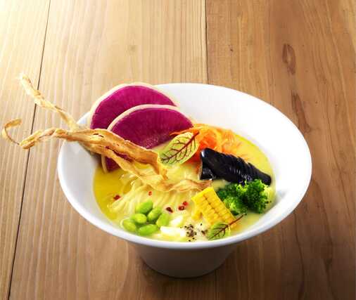 季節ごとに旬の野菜を使用した一風堂コラボ開発ラーメン「護摩堂野菜のべジラーメン」。【夏】 コーンの冷製ベース イメージ