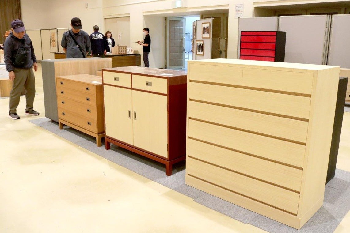 実用性と美しさに熟練の技と意匠感じて 加茂市で桐簞笥まつり、10月19