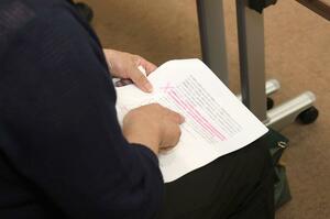 会見で裁判や被告側の県・新潟市への思いを語る原告ら=29日、新潟市中央区