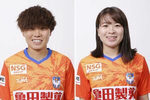 MF杉田亜未(左)、FW武田あすみ