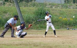 中学生が生き生きとプレーした「魚沼・十日町中学野球リーグ戦」=十日町市馬場丁