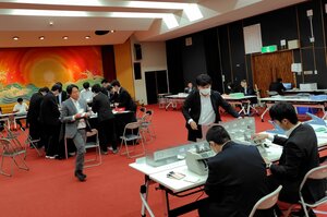 出雲崎町議選の開票作業