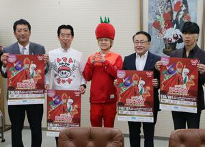 自民党県議団と面会する「トマトにいさん」(中央)=15日、県議会