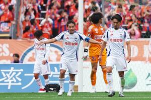 ＤＦ堀米悠斗（左から２番目）＝レモンガススタジアム平塚