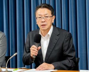 記者会見する政府地震調査委の平田直委員長=12日午後、東京都千代田区