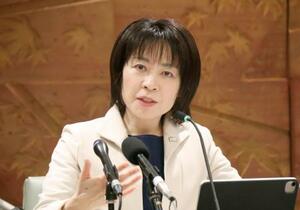 広島県庁で記者会見する横田美香知事=10日午後