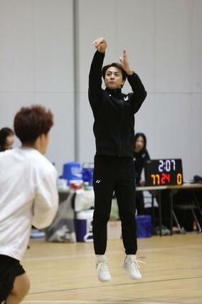 八王子戦に向け、調整する五十嵐圭＝長岡市