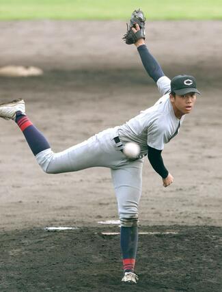 新潟-中越 新潟を完封した中越先発の石山=新発田市五十公野