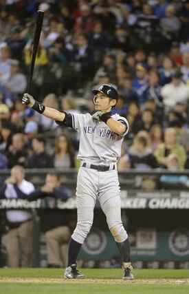 ２０１２年７月、マリナーズ戦で打席に立つヤンキースのイチローさん＝シアトル（共同）
