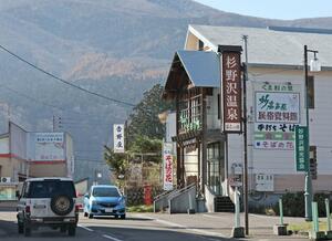 PCGが取得した土地がある杉野沢地区。温泉や民宿などが多く、開発の行方に不安を抱く関係者もいる=妙高市杉野沢