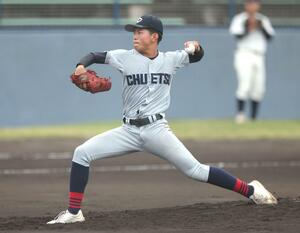 中越-若狭 8回を一人で投げきった中越の主戦柳涼太郎=魚津桃山運動公園野球場