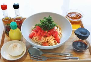 妙高市産「高原トマト」を使った「NAGOMI CAFE」の米粉パスタ