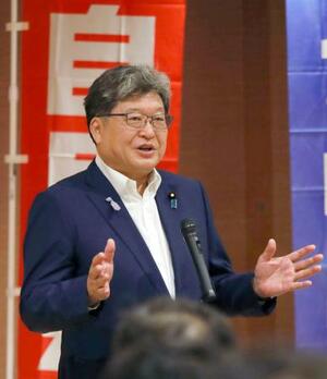 自民党会合であいさつする萩生田光一元政調会長=7日午後、石川県加賀市