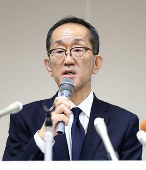 NST所得隠し問題を調査した外部調査委員会の調査報告書がまとまり、記者会見するNST新潟総合テレビの酒井昌彦社長=3日NST新潟総合テレビ本社