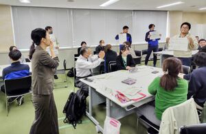 行政職員らが「やさしい日本語」について学んだ研修会=胎内市役所
