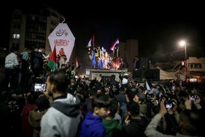 　１７日、ラマダンを前に活気づく市場＝ガザ北部ガザ市（ゲッティ＝共同）