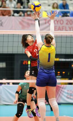 東京デフリンピック準決勝　日本－ウクライナ　得点を狙う岡田夕愛＝２３日、東京都の駒沢体育館