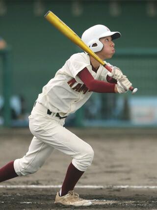 加茂－敬和学園　１回加茂無死一塁、志田京介が適時打を放ち１－１＝新発田市五十公野