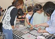 ワクワクがいっぱい！道の駅ながおか花火館で子ども向けイベント、ワークショップや縁日ブースでにぎわう