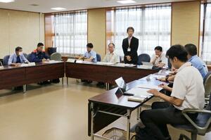 クマ出没時の対応や被害防止策を確認した警戒対策本部会議=長岡市役所栃尾支所